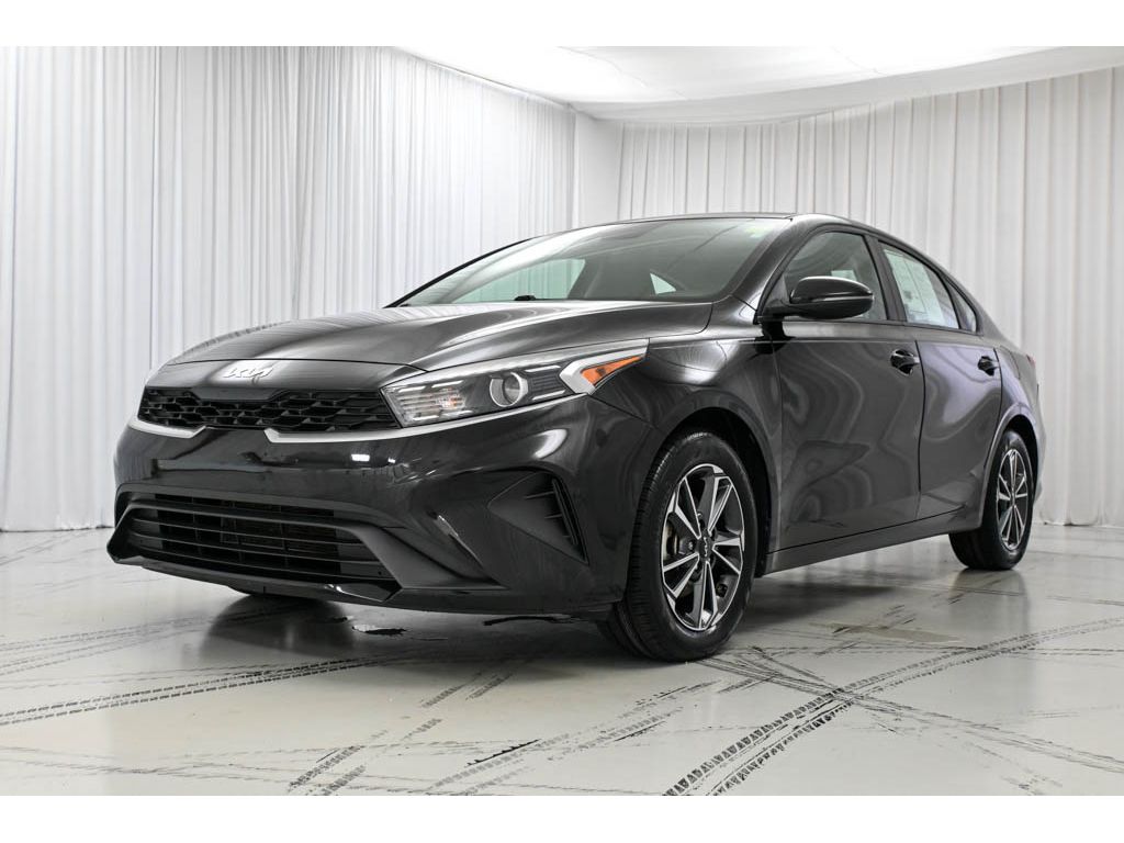 2022 Kia Forte LXS photo 3