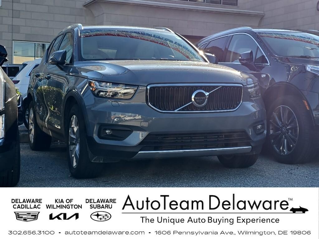 Used 2021 Volvo XC40 T4 Momentum SUV