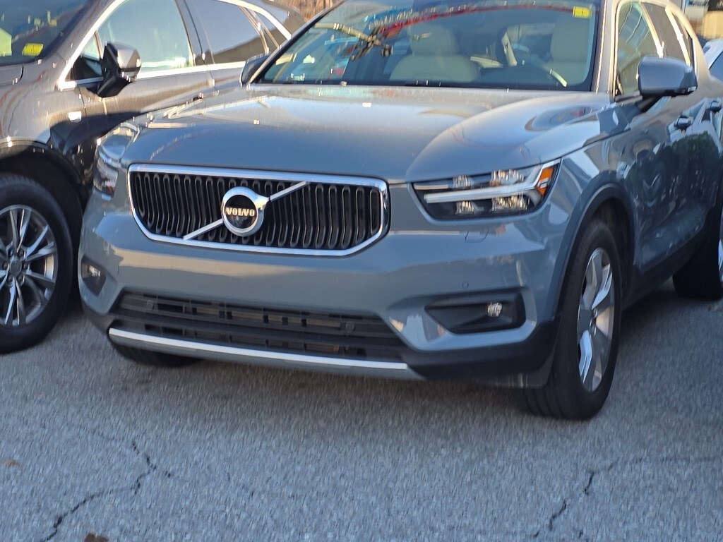 2021 Volvo XC40 Momentum photo 4