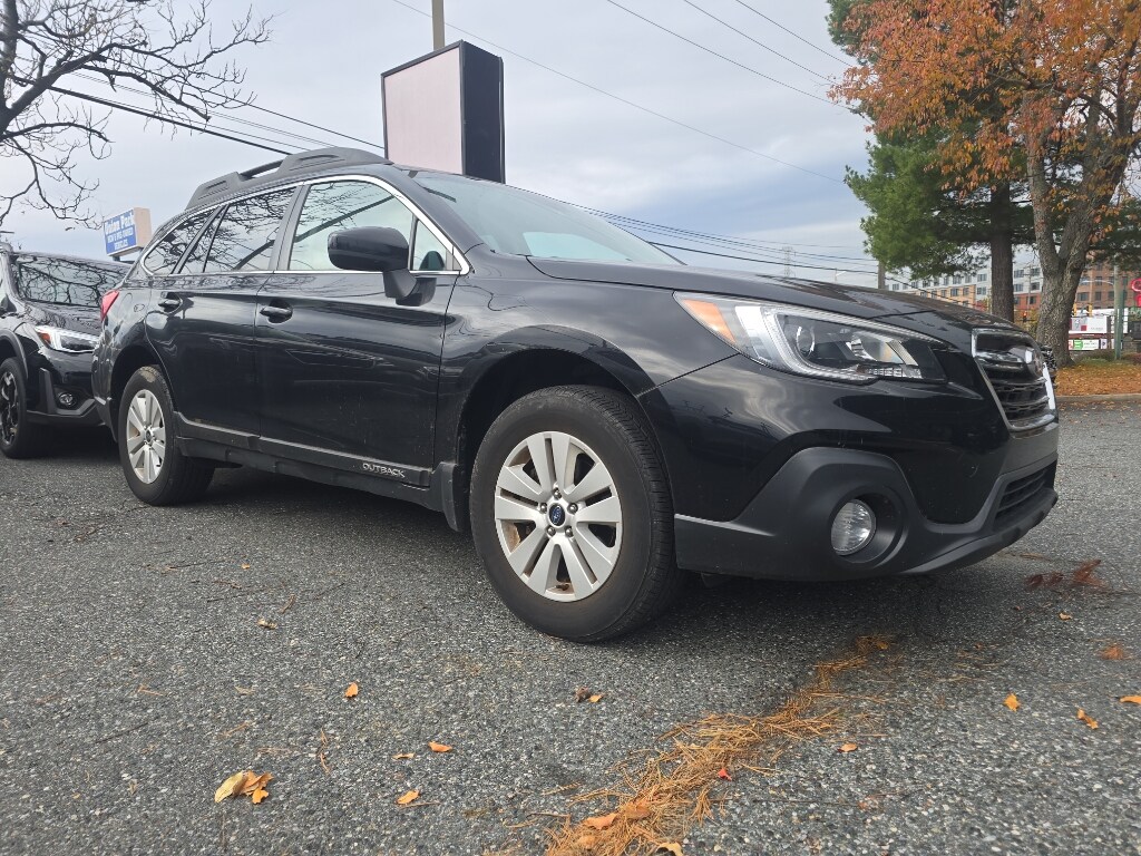 2019 Subaru Outback 2.5i Premium photo 2