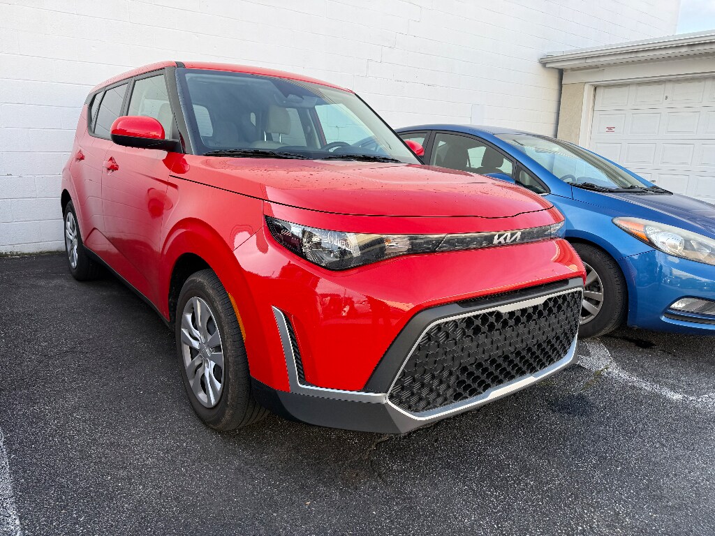 Used 2025 Kia Soul LX Hatchback