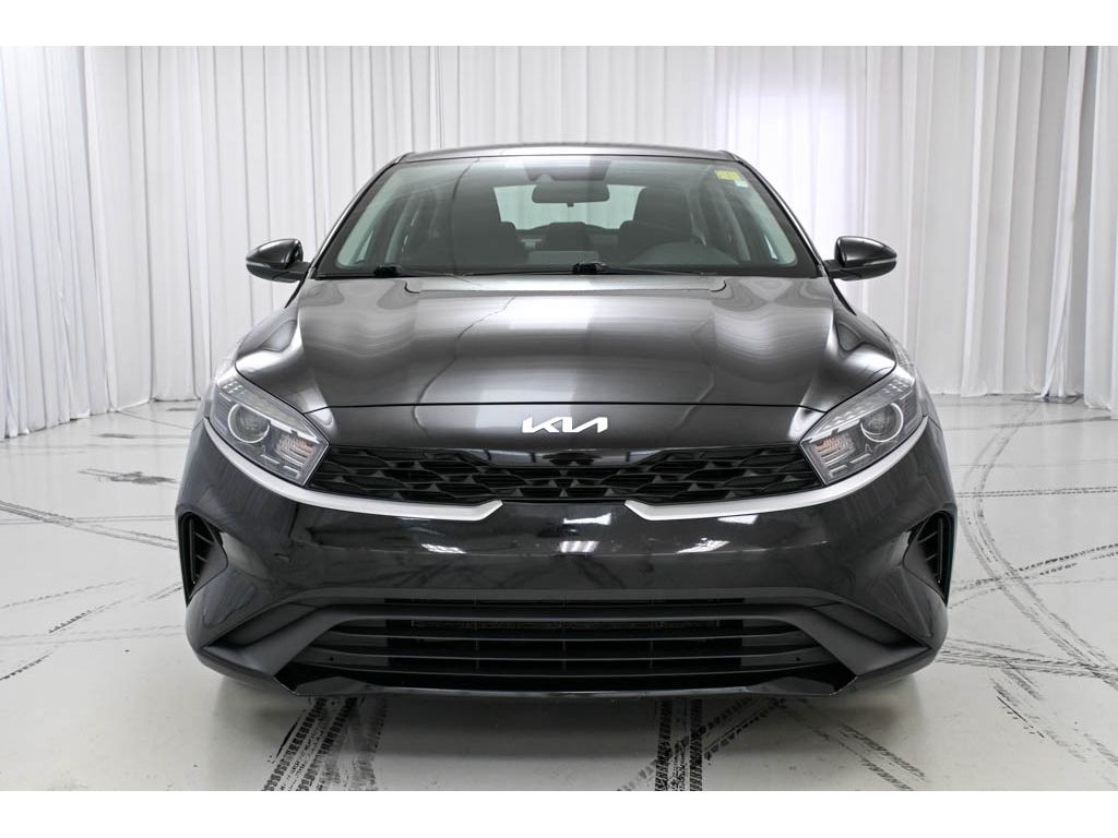 2022 Kia Forte LXS photo 2