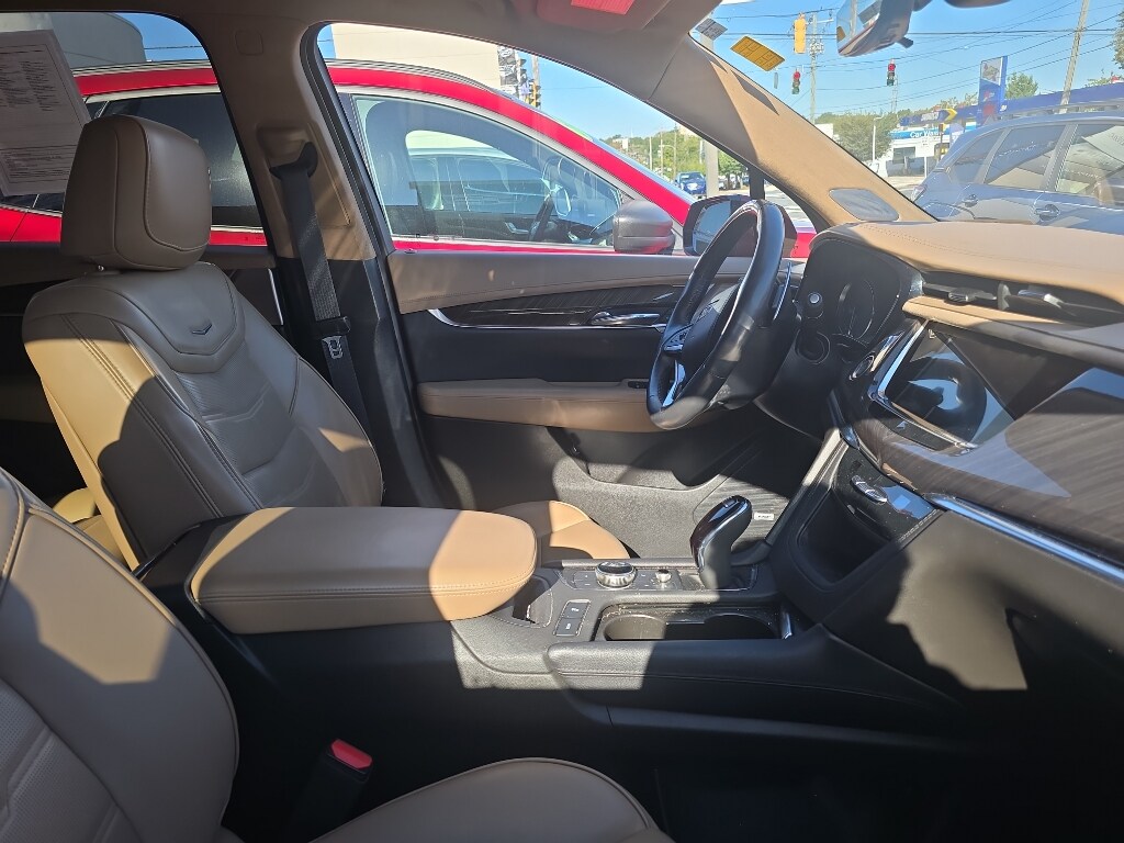 2023 Cadillac XT6 Sport photo 4