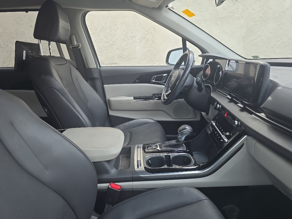 2022 Kia Carnival SX photo 2