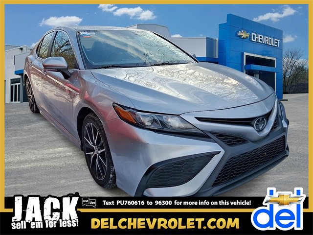 2023 Toyota Camry SE's photo