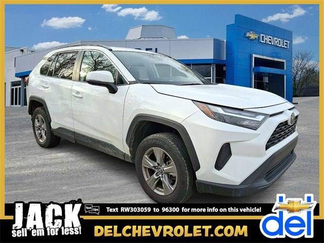 2024 Toyota RAV4 XLE's photo