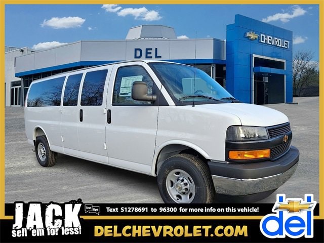 2025 Chevrolet Express Passenger LS's photo