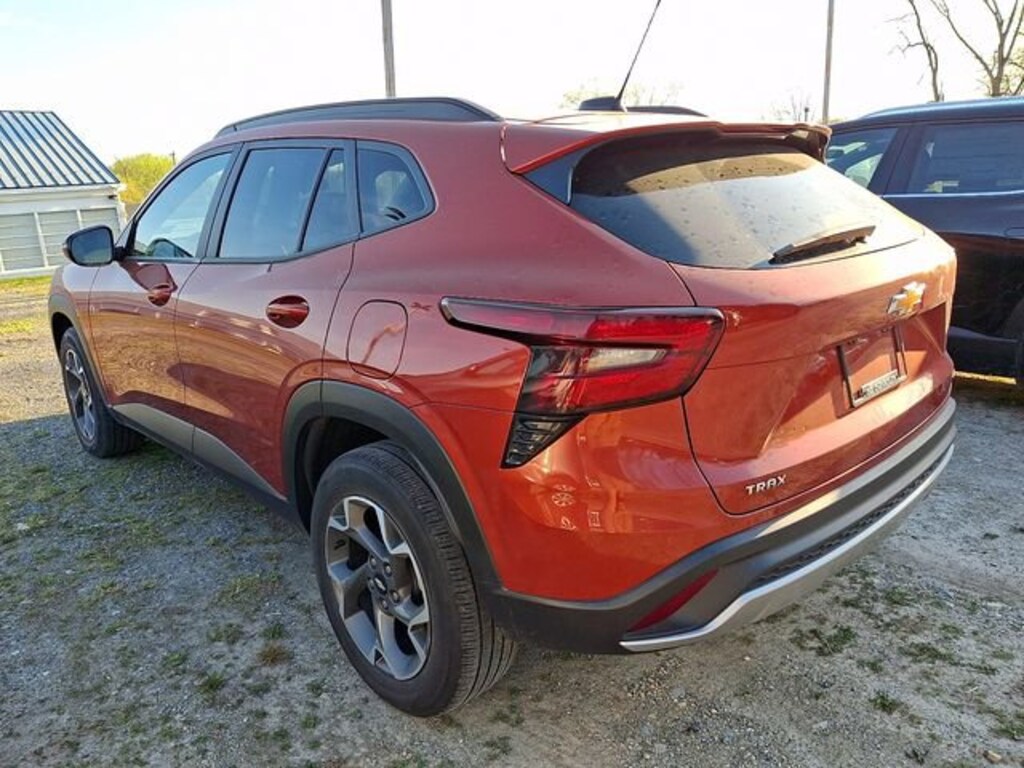 Used 2024 Chevrolet Trax LT SUV