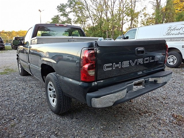 2005 Chevrolet Silverado 1500 Work Truck photo 2