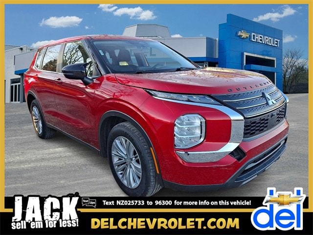 2022 Mitsubishi Outlander ES's photo