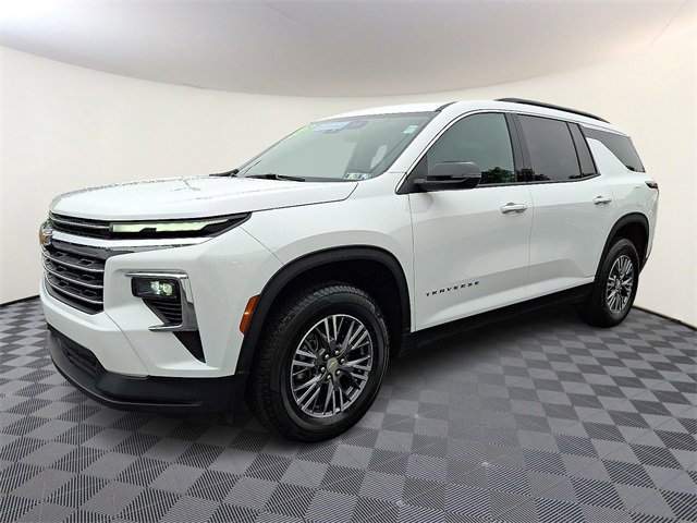 2025 Chevrolet Traverse photo 3