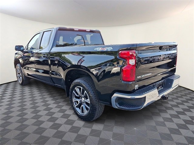2022 Chevrolet Silverado 1500 LT photo 3