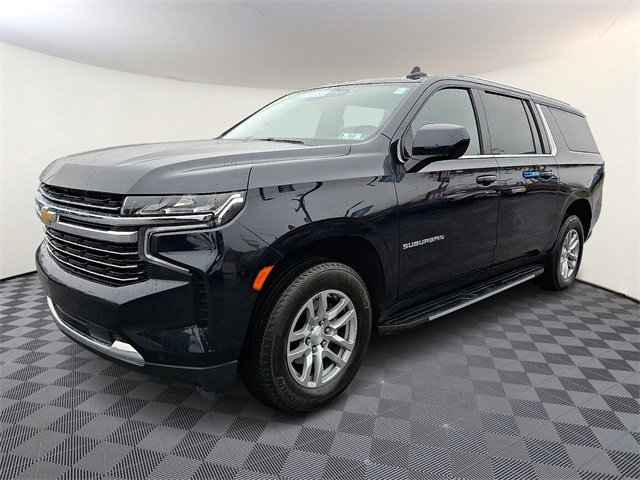 2023 Chevrolet Suburban LT photo 3