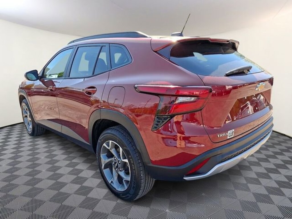 Used 2025 Chevrolet Trax LT SUV