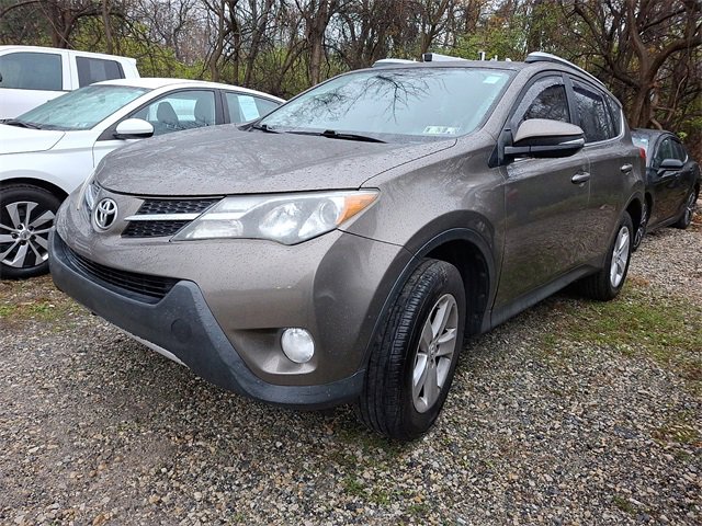 2013 Toyota RAV4 XLE photo 3