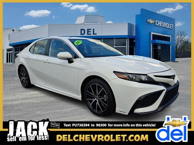 2023 Toyota Camry SE's photo