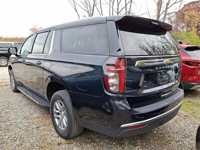 2023 Chevrolet Suburban LT photo 4