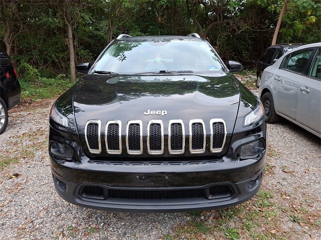 2017 Jeep Cherokee Latitude photo 2