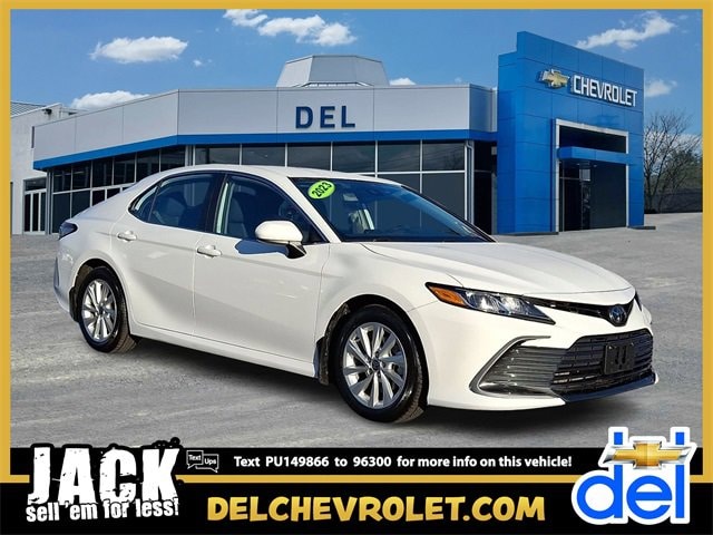 2023 Toyota Camry LE's photo