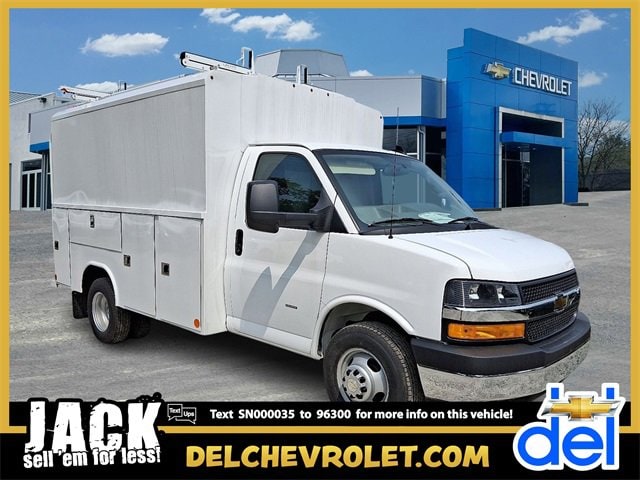 2025 Chevrolet Express Cutaway Base's photo