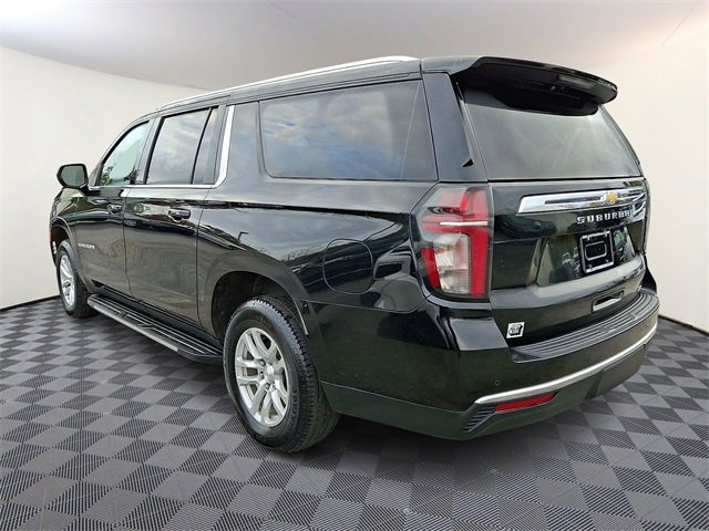 2023 Chevrolet Suburban LT photo 3