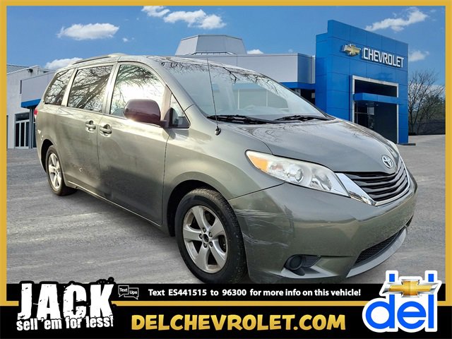 2014 Toyota Sienna LE's photo