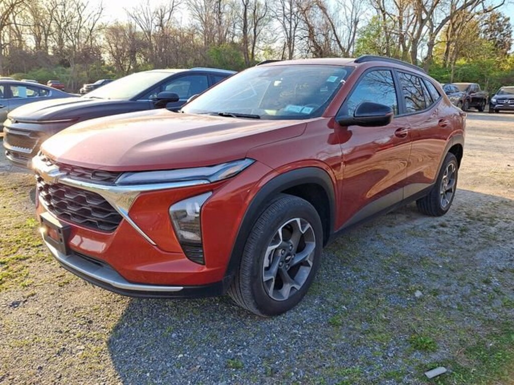 Used 2024 Chevrolet Trax LT SUV
