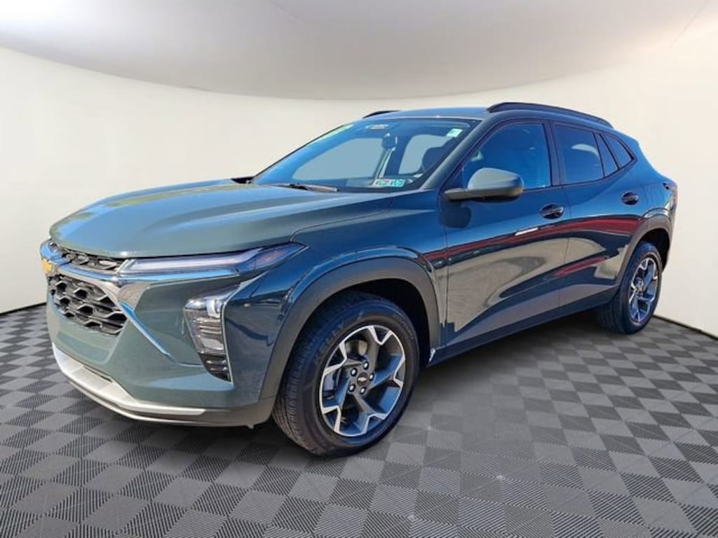 Used 2025 Chevrolet Trax LT SUV