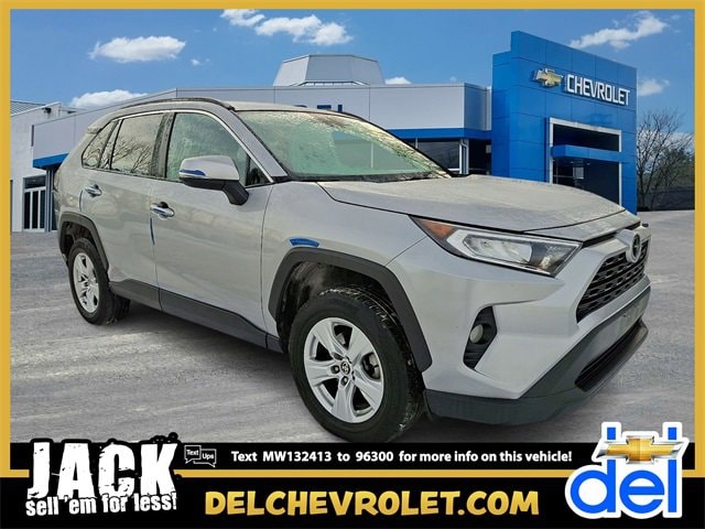 2021 Toyota RAV4 XLE's photo