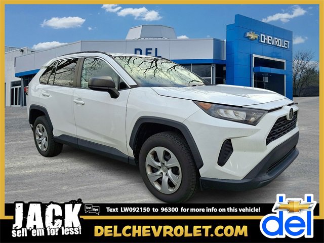 2020 Toyota RAV4 LE's photo