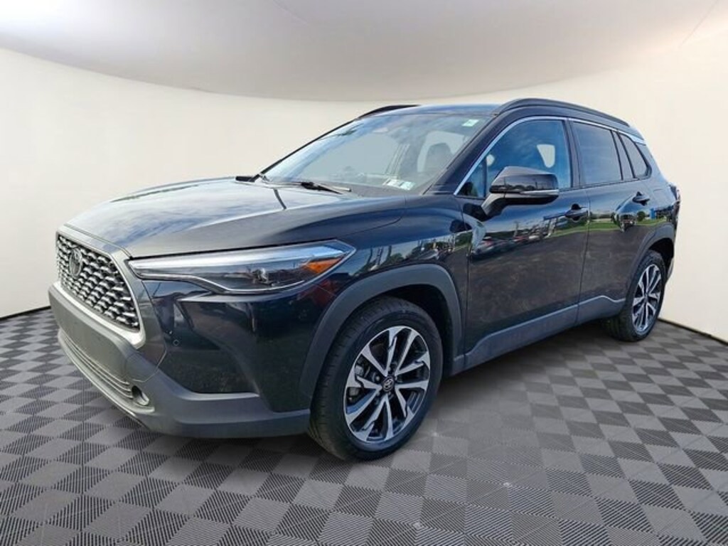 Used 2025 Toyota Corolla Cross XLE
