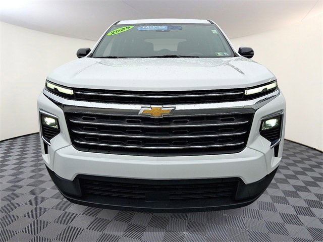 2025 Chevrolet Traverse photo 2