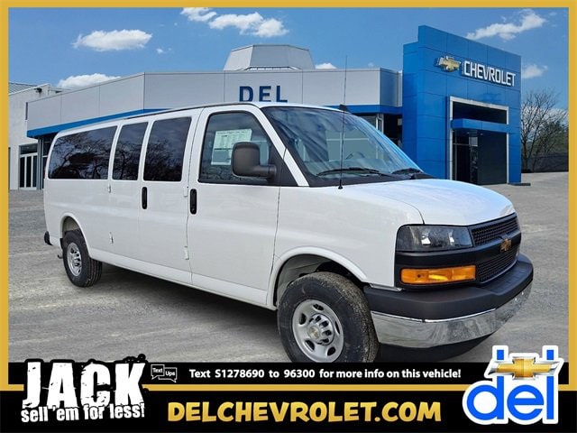 2025 Chevrolet Express LS's photo