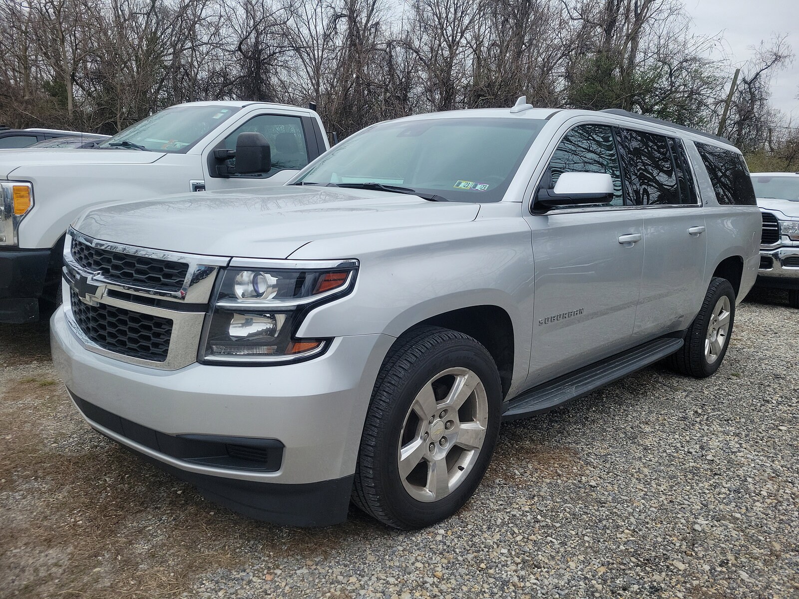 2016 Chevrolet Suburban LT photo 3