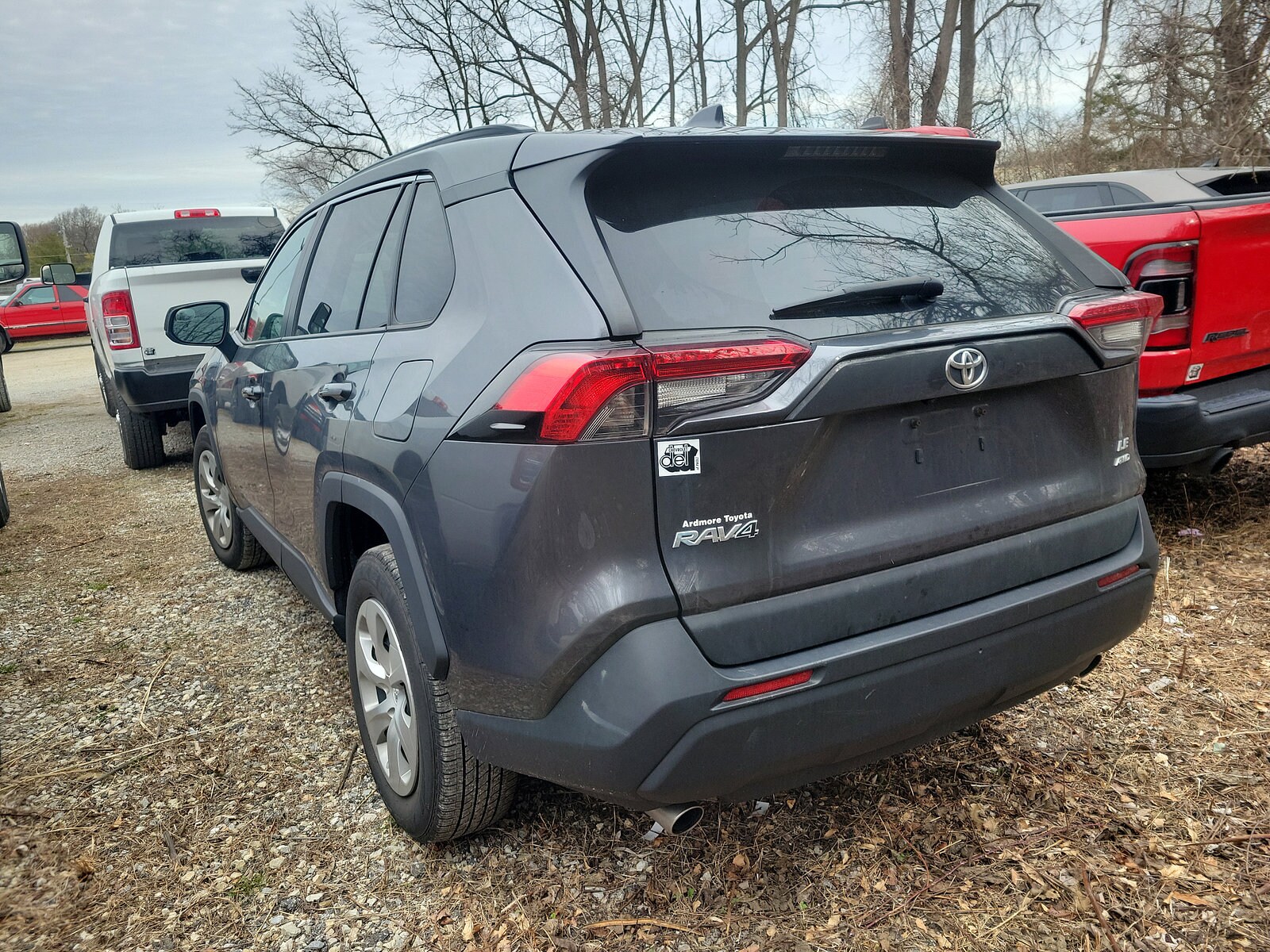 2020 Toyota RAV4 LE photo 4