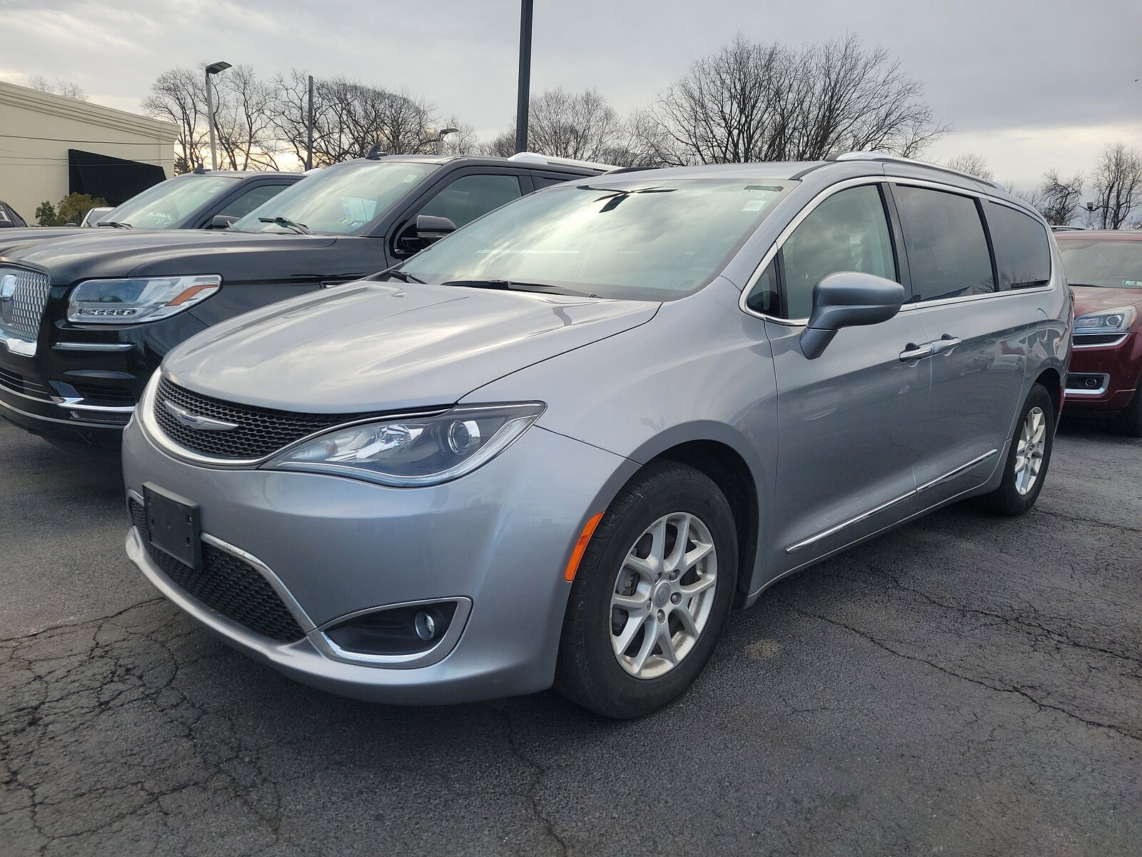 2020 Chrysler Pacifica Touring L photo 2