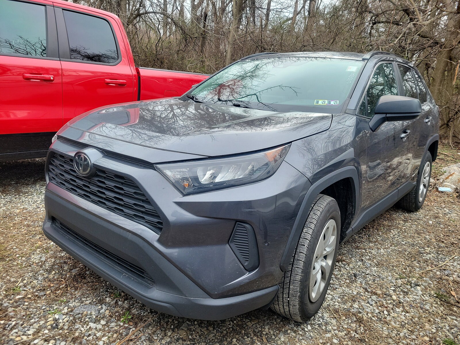 2020 Toyota RAV4 LE photo 3
