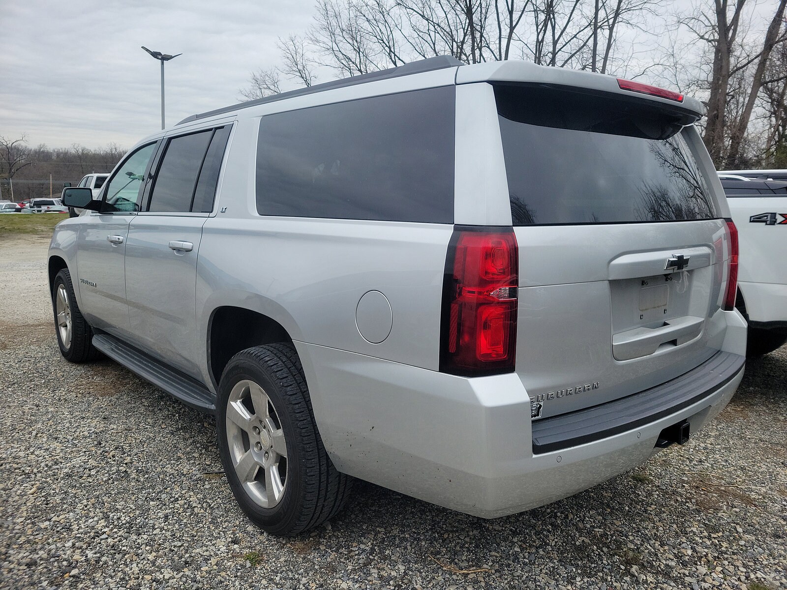 2016 Chevrolet Suburban LT photo 4