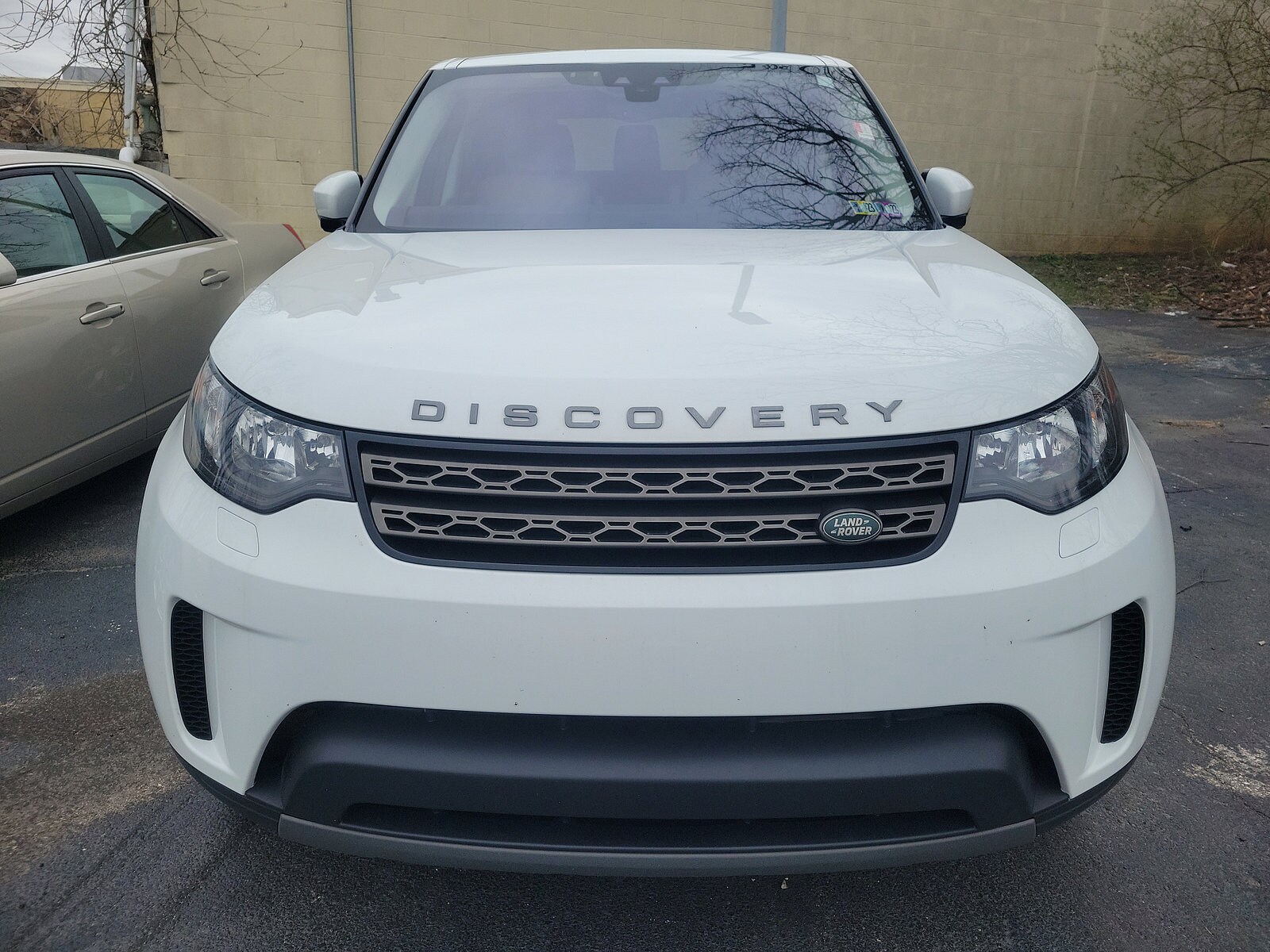 2018 Land Rover Discovery SE photo 2