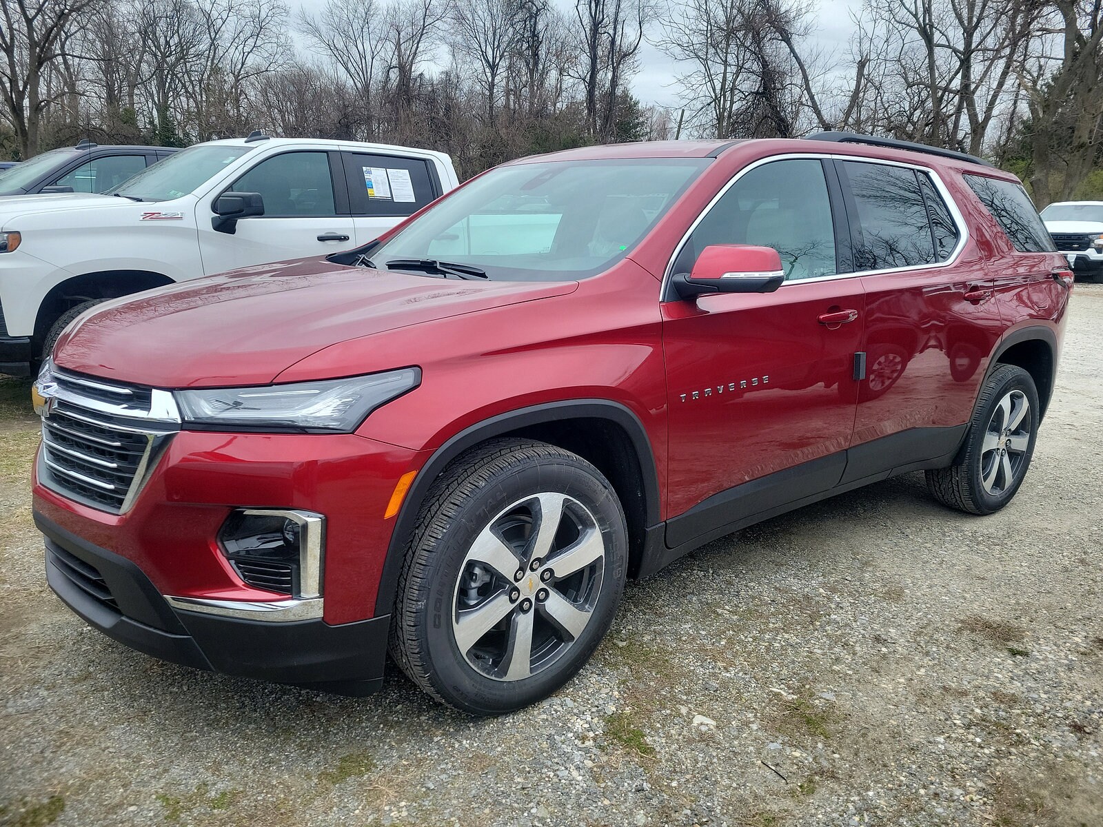 2023 Chevrolet Traverse photo 2
