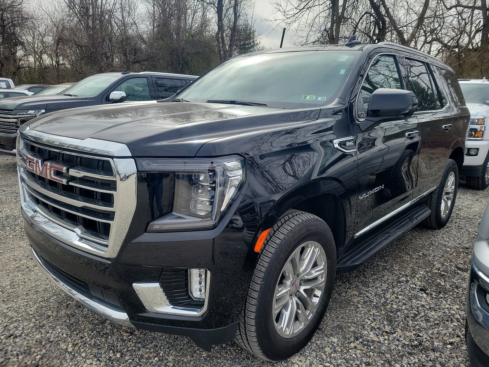 2021 Gmc Yukon SLT photo 3
