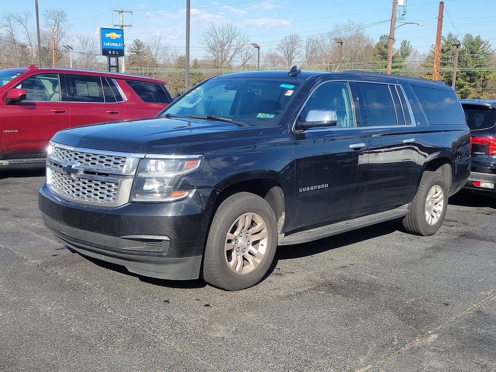 2016 Chevrolet Suburban LT photo 3