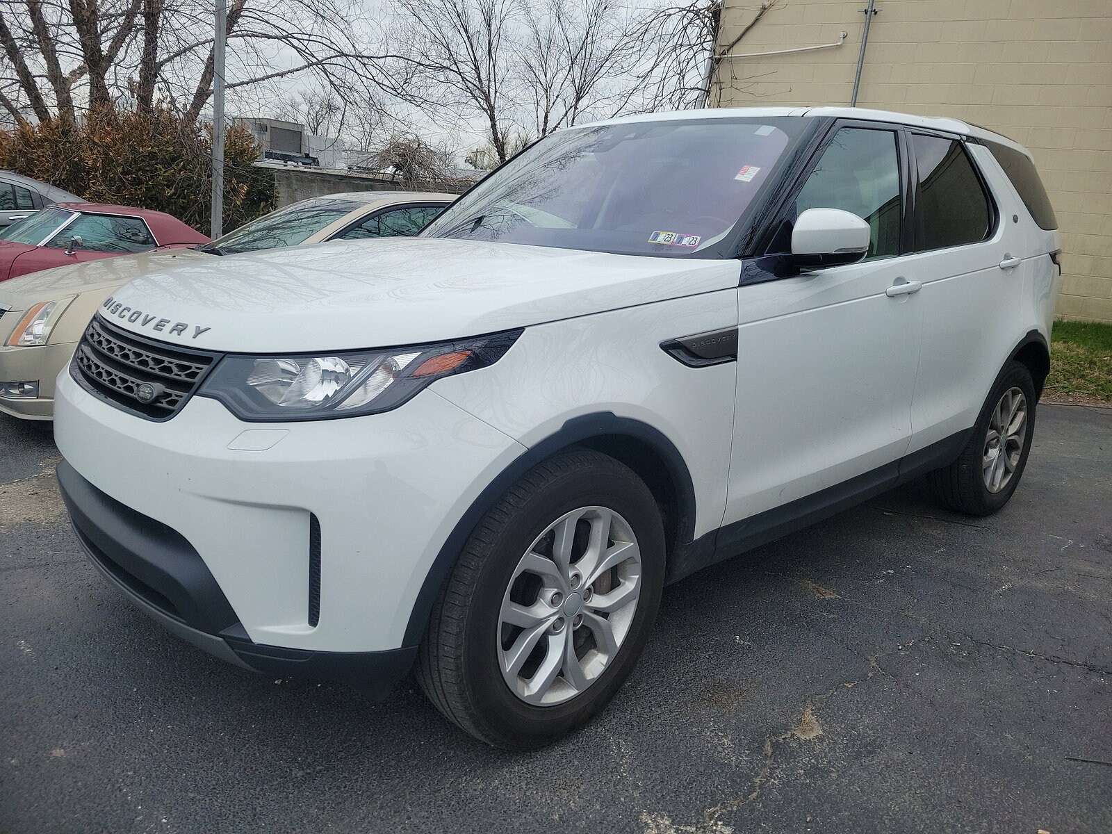 2018 Land Rover Discovery SE photo 3