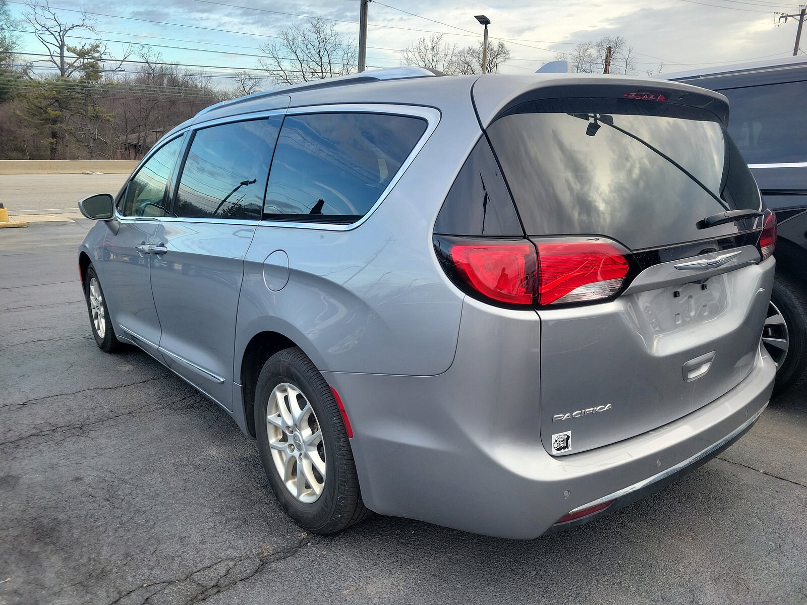 2020 Chrysler Pacifica Touring L photo 3