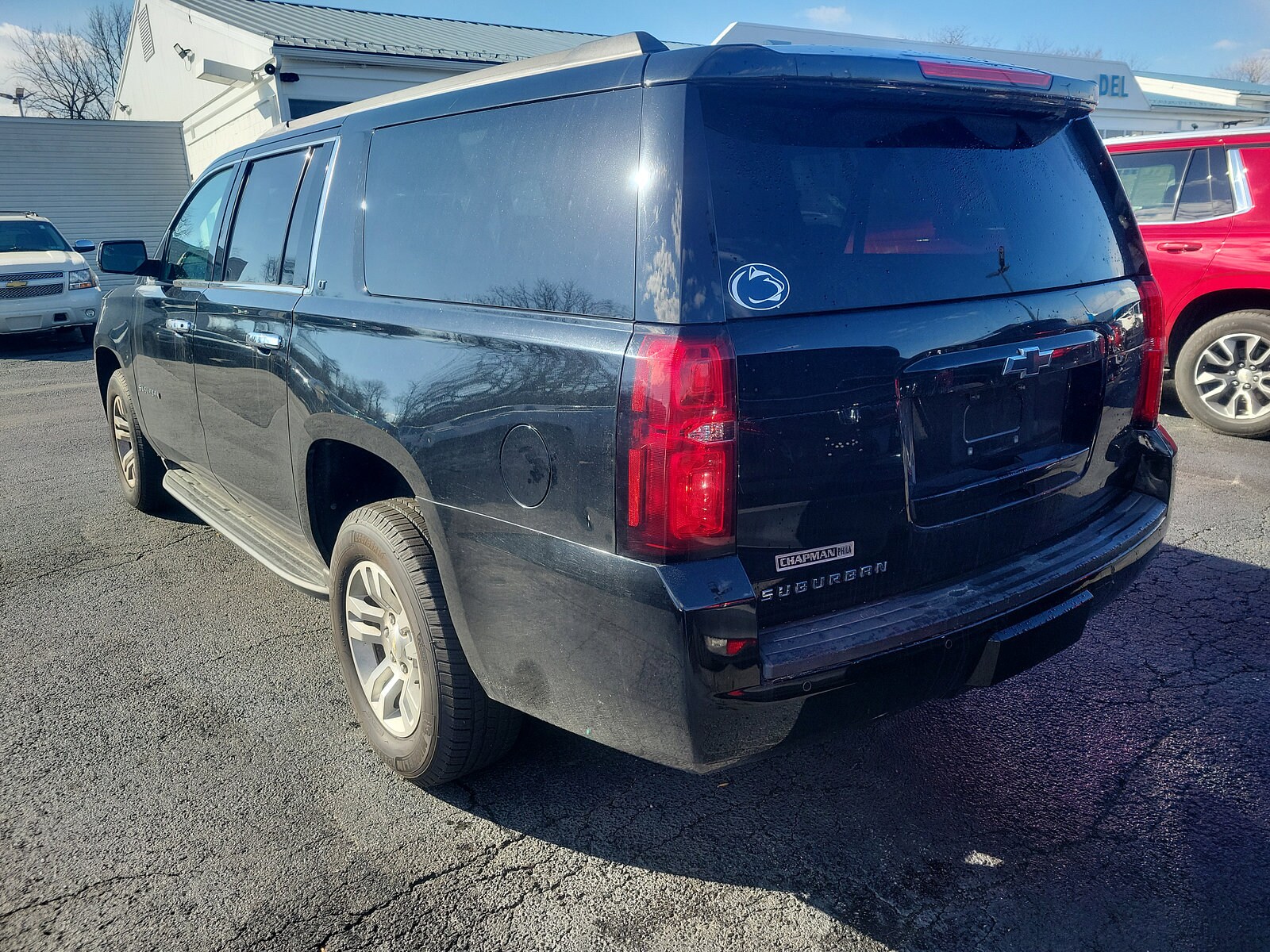 2016 Chevrolet Suburban LT photo 4
