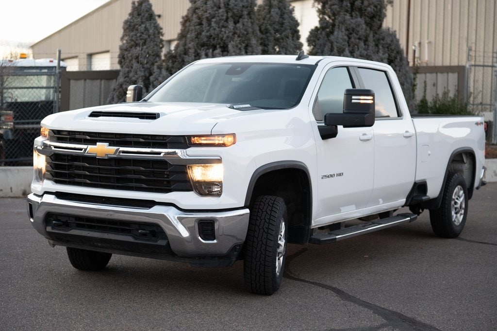 2024 Chevrolet Silverado 2500HD LT's photo