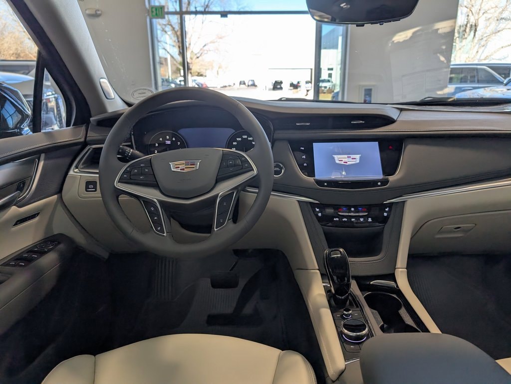 New 2025 CADILLAC XT5 Premium Luxury SUV