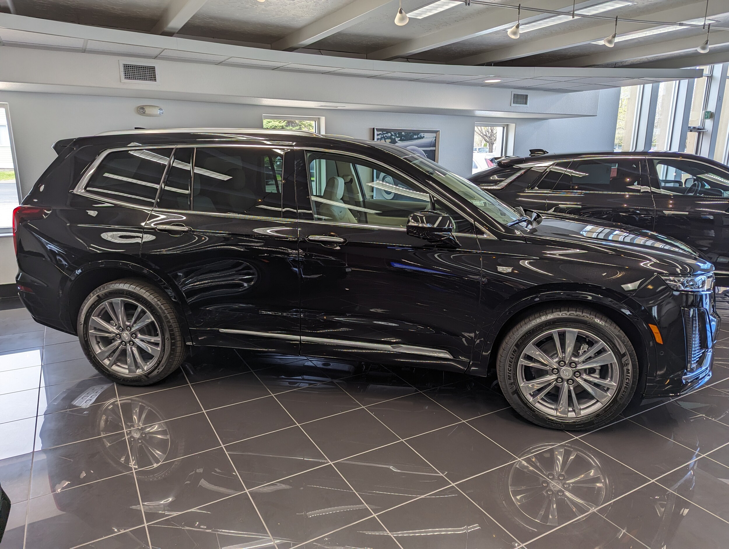 2024 Cadillac XT6 Premium Luxury photo 3