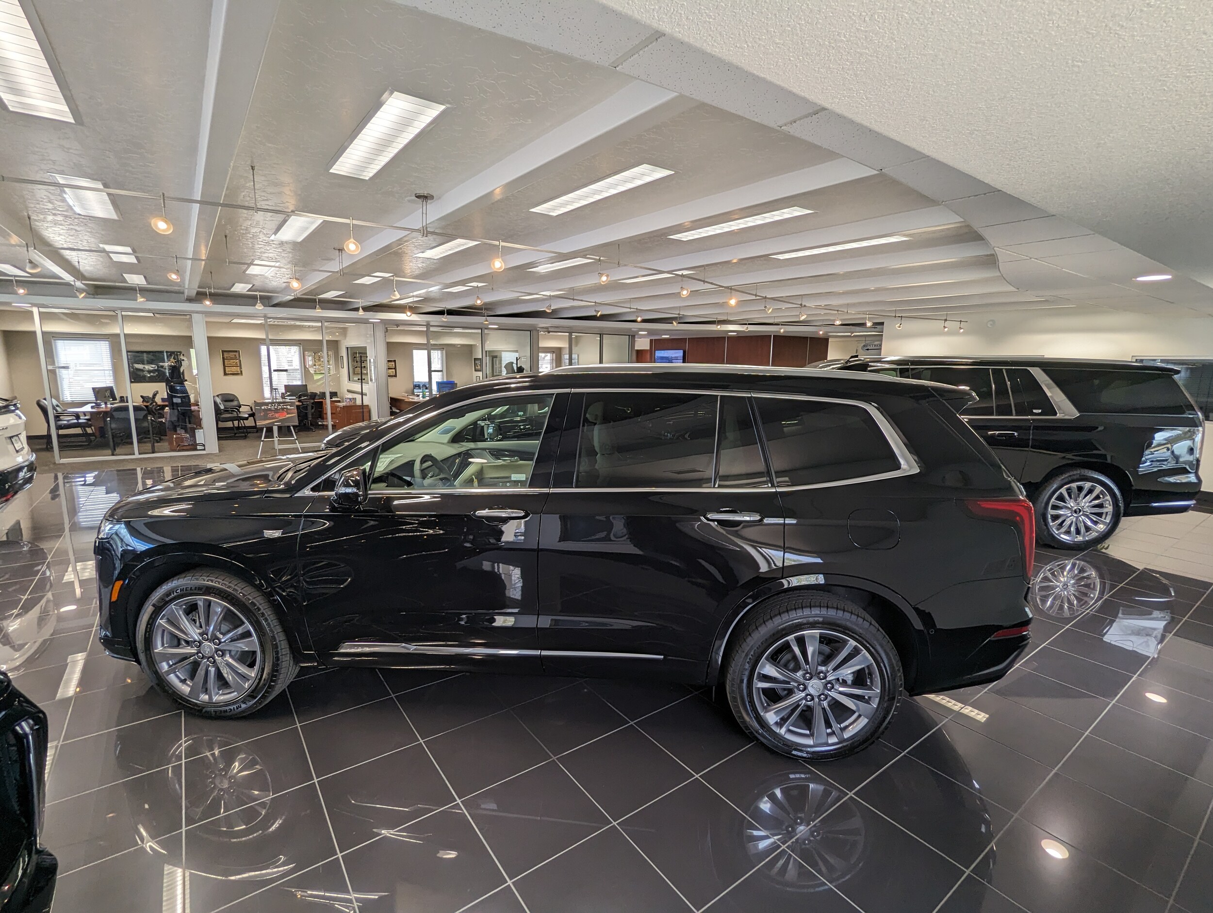 2024 Cadillac XT6 Premium Luxury photo 2