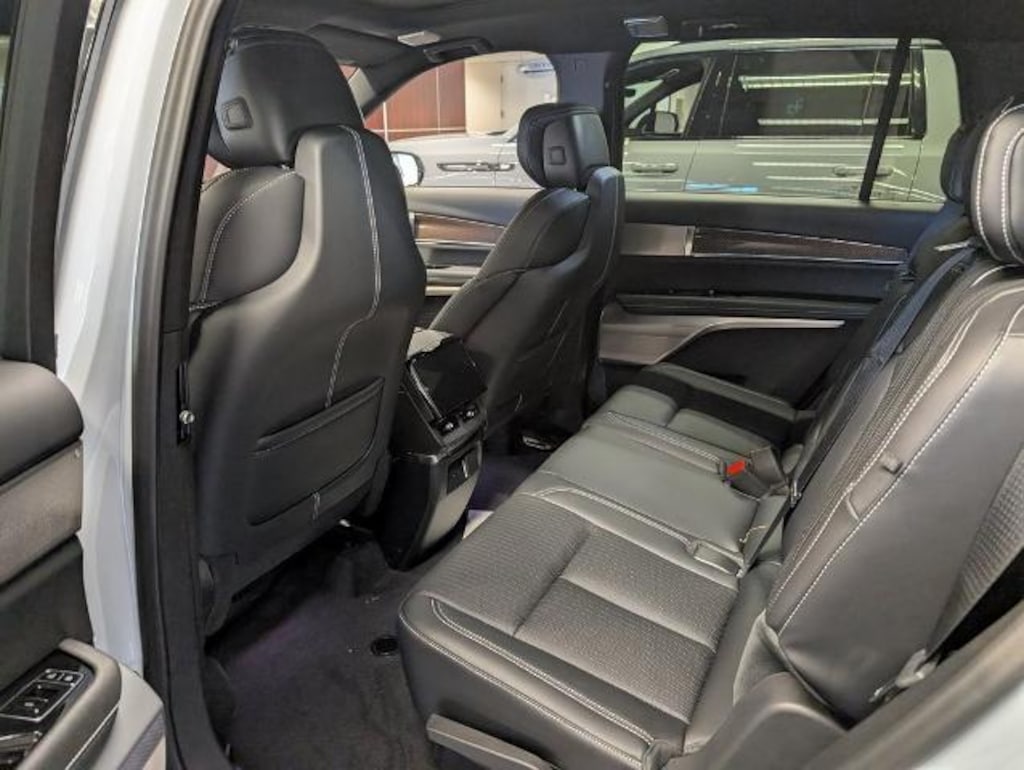 New 2026 CADILLAC VISTIQ Sport SUV